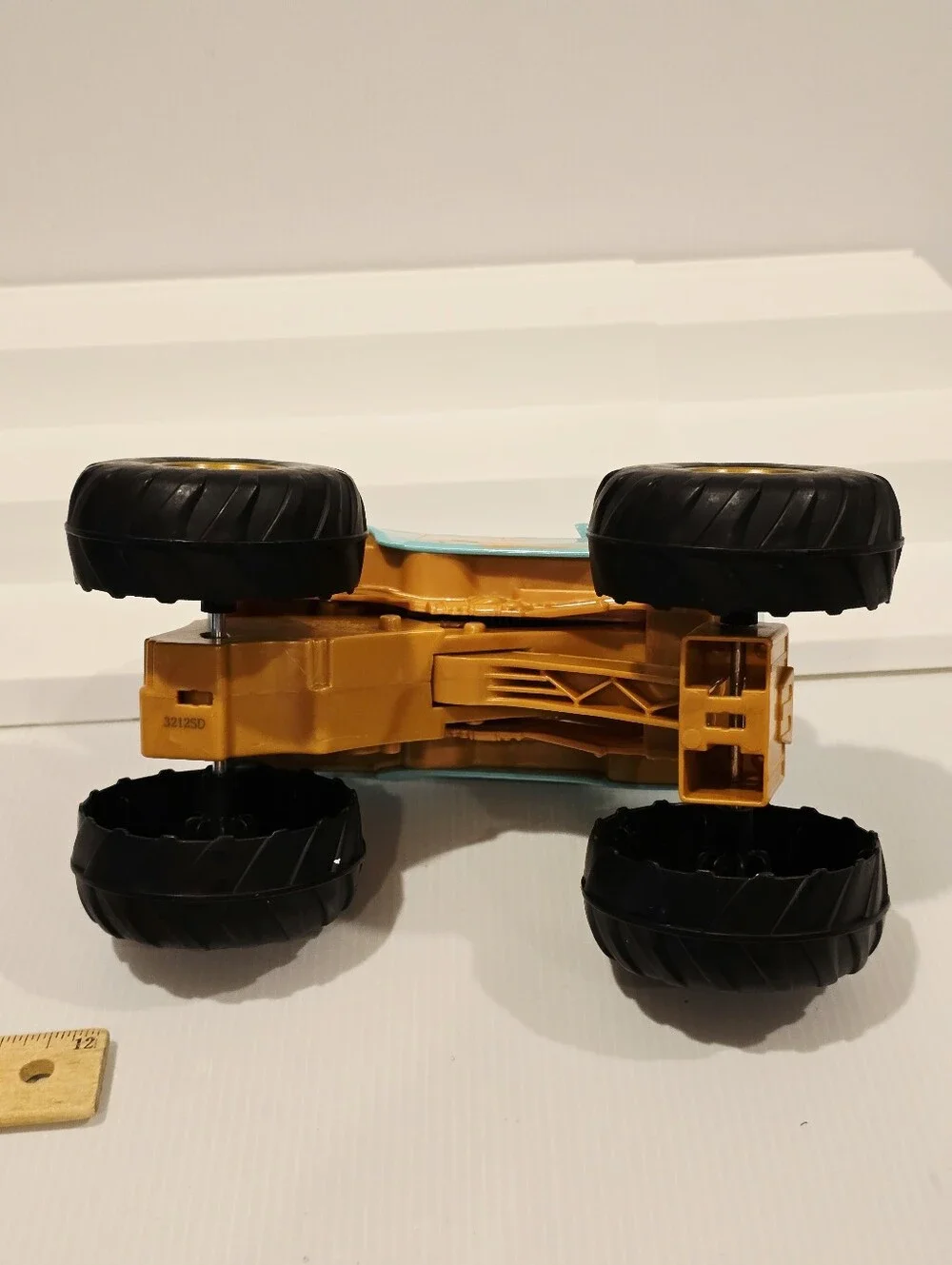 Disney Pixar Cars On the Road Circus Ivy Stunt Vehicle Jumping Monster Truck